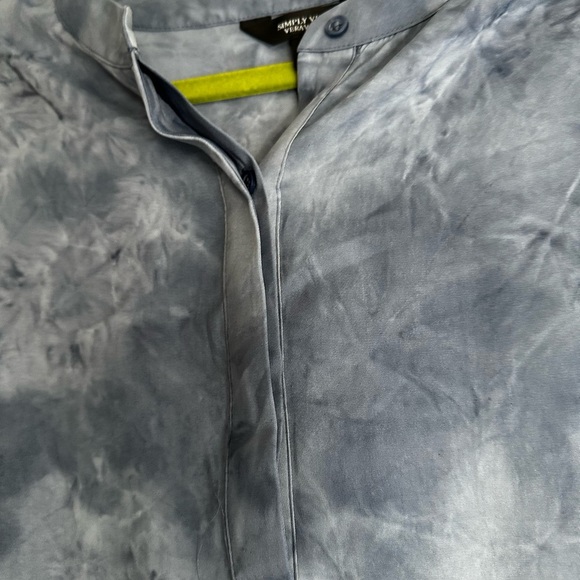 Women's Simply Vera Wang Shirred Neck Blouse. Blue Tie Dye. Button. Soft. Sz: S - Picture 10 of 15